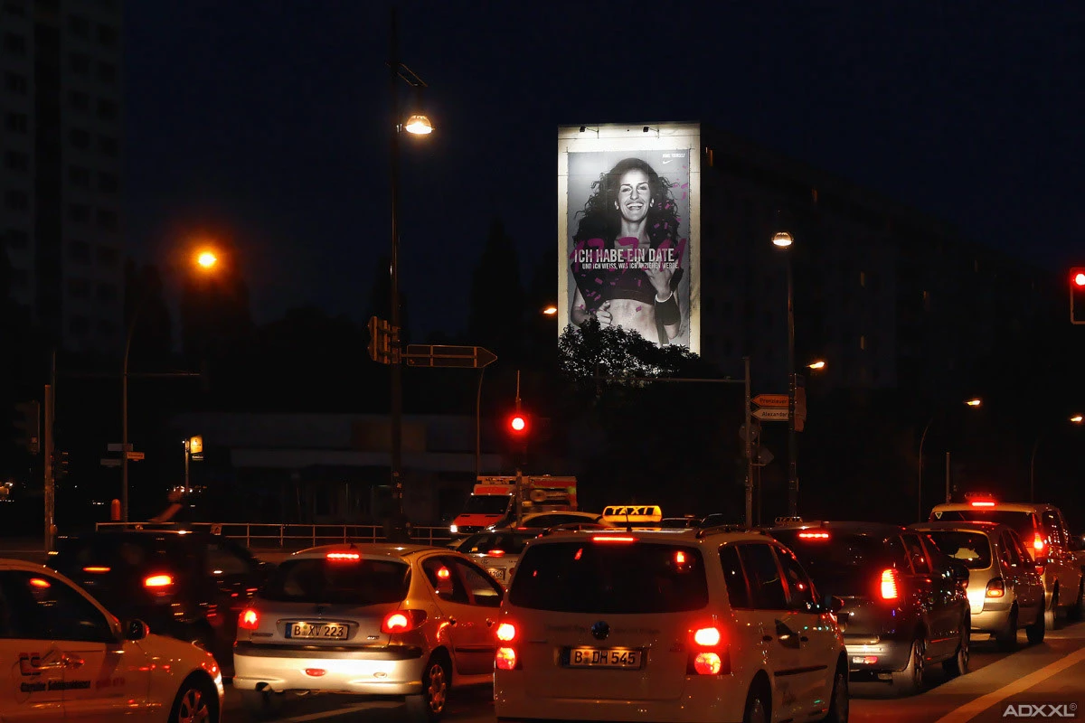 Nike Lira Bajramaj Riesenposter Berlin